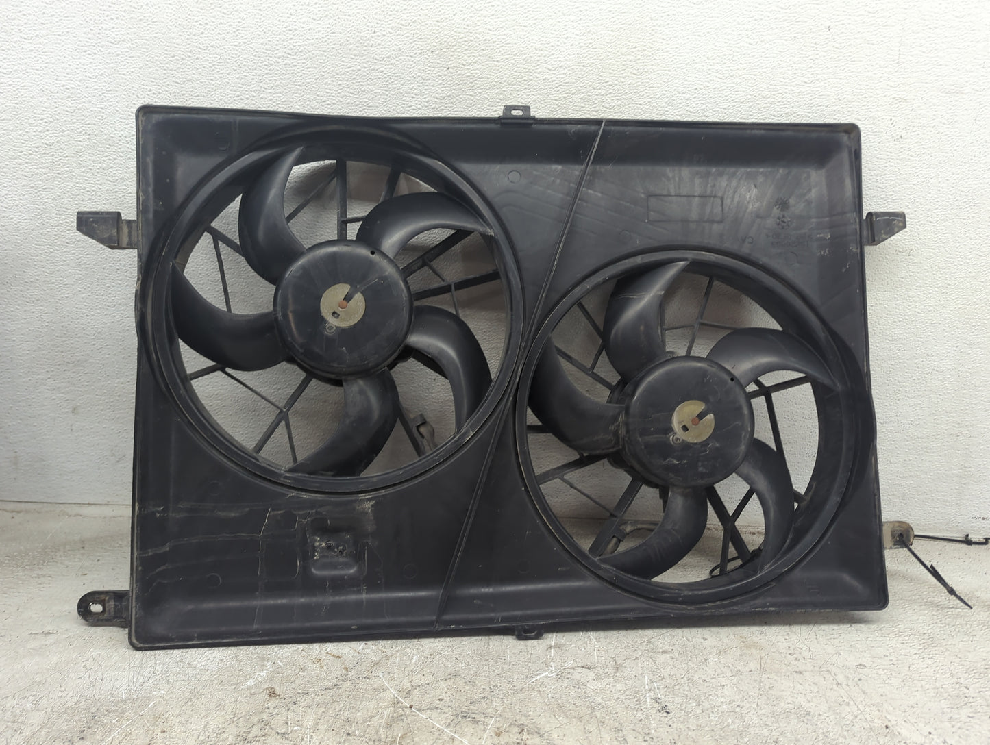 2008-2017 Buick Enclave Electric Radiator Cooling Fan Motor Assembly P/N:23479282 20972760 Fits OEM Used Auto Parts - Oemuse