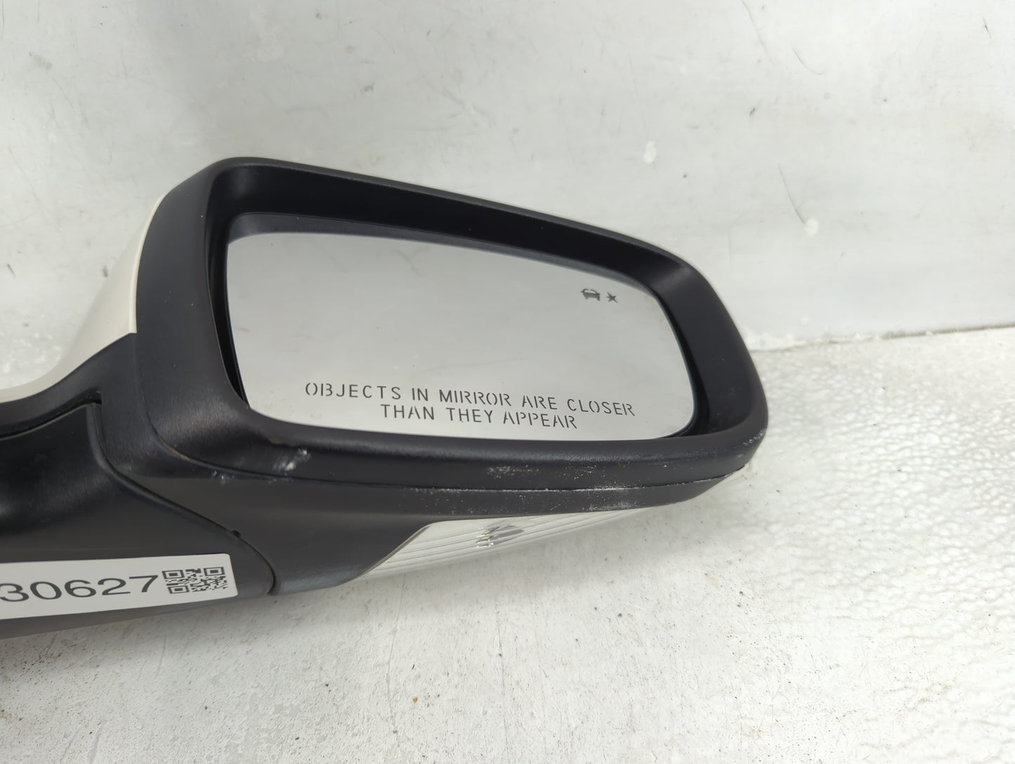 2014-2016 Buick Lacrosse Passenger Side View Mirror - Right Door Mirror OEM Used - Oemusedautoparts1.com