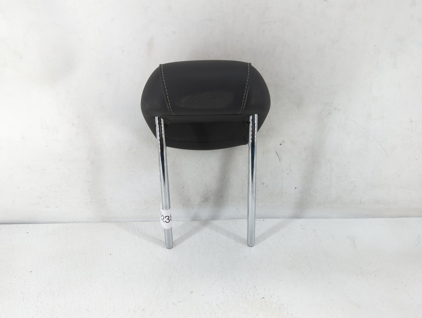 2014-2014 Cadillac Ats Headrest Head Rest Rear Seat Black - Oemusedautoparts1.com