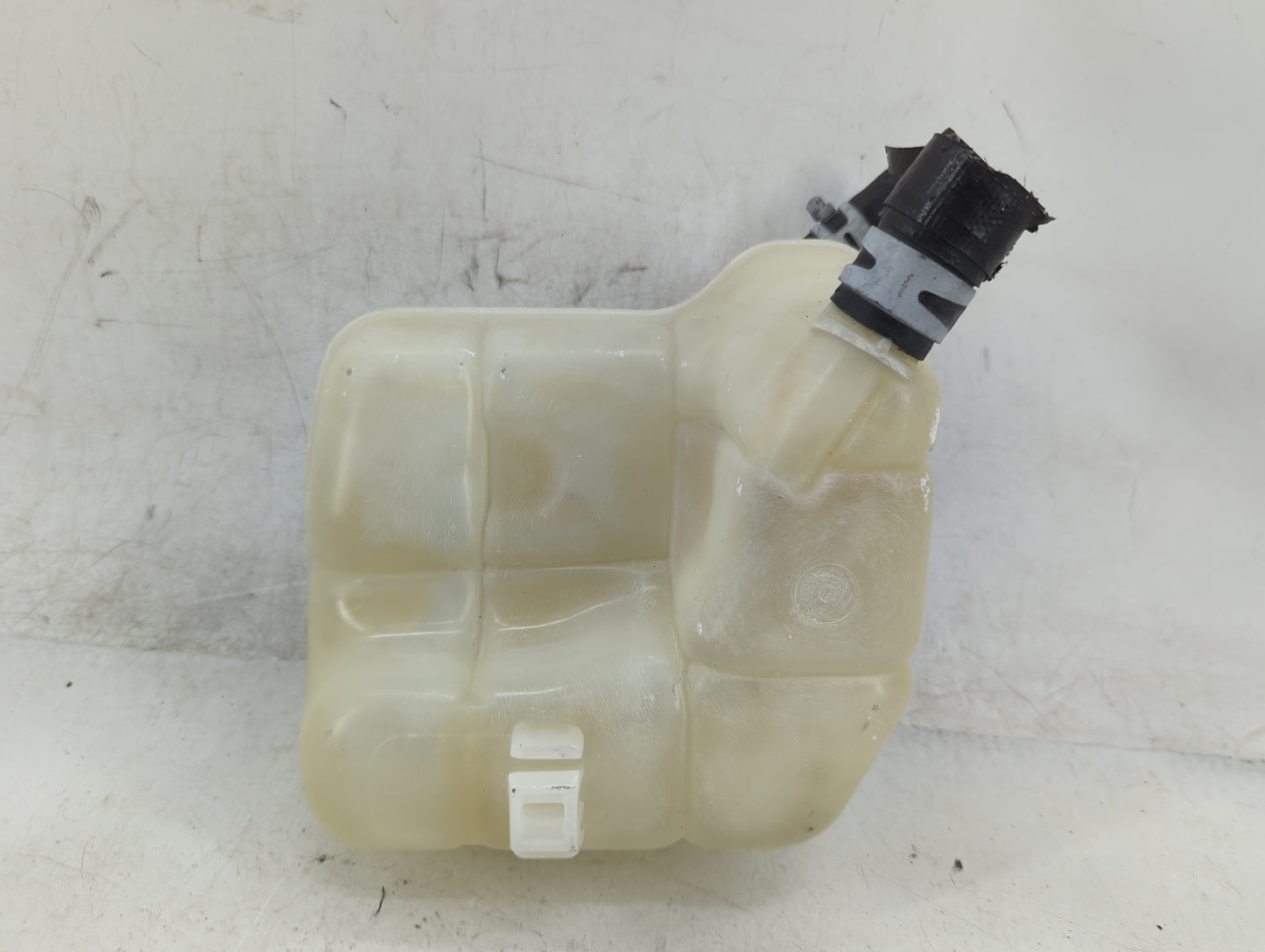 2010-2016 Cadillac Srx Radiator Coolant Overflow Expansion Tank Bottle 1393288 - Oemusedautoparts1.com