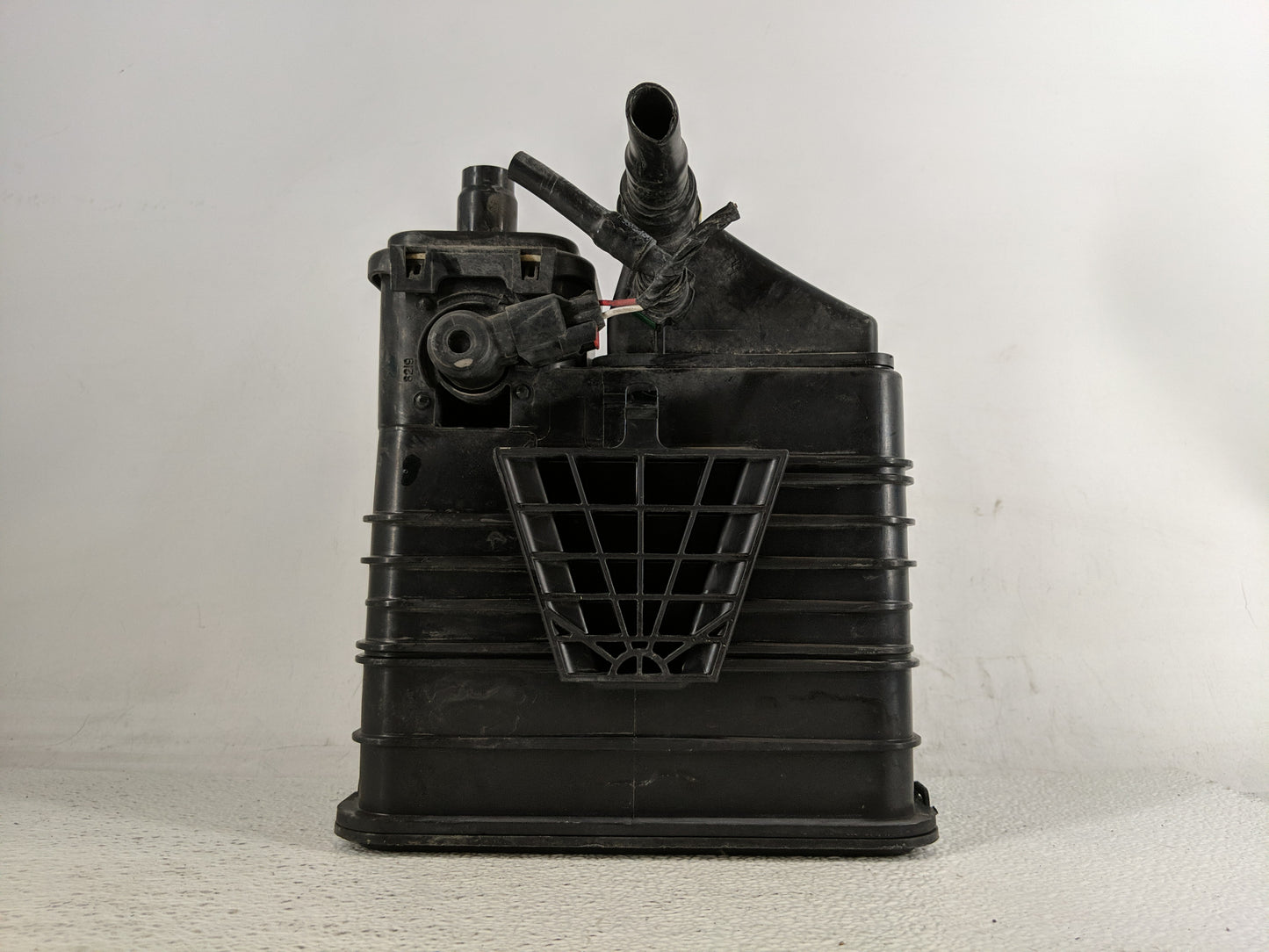 2014 Cadillac Xts Fuel Vapor Charcoal Canister - Oemusedautoparts1.com
