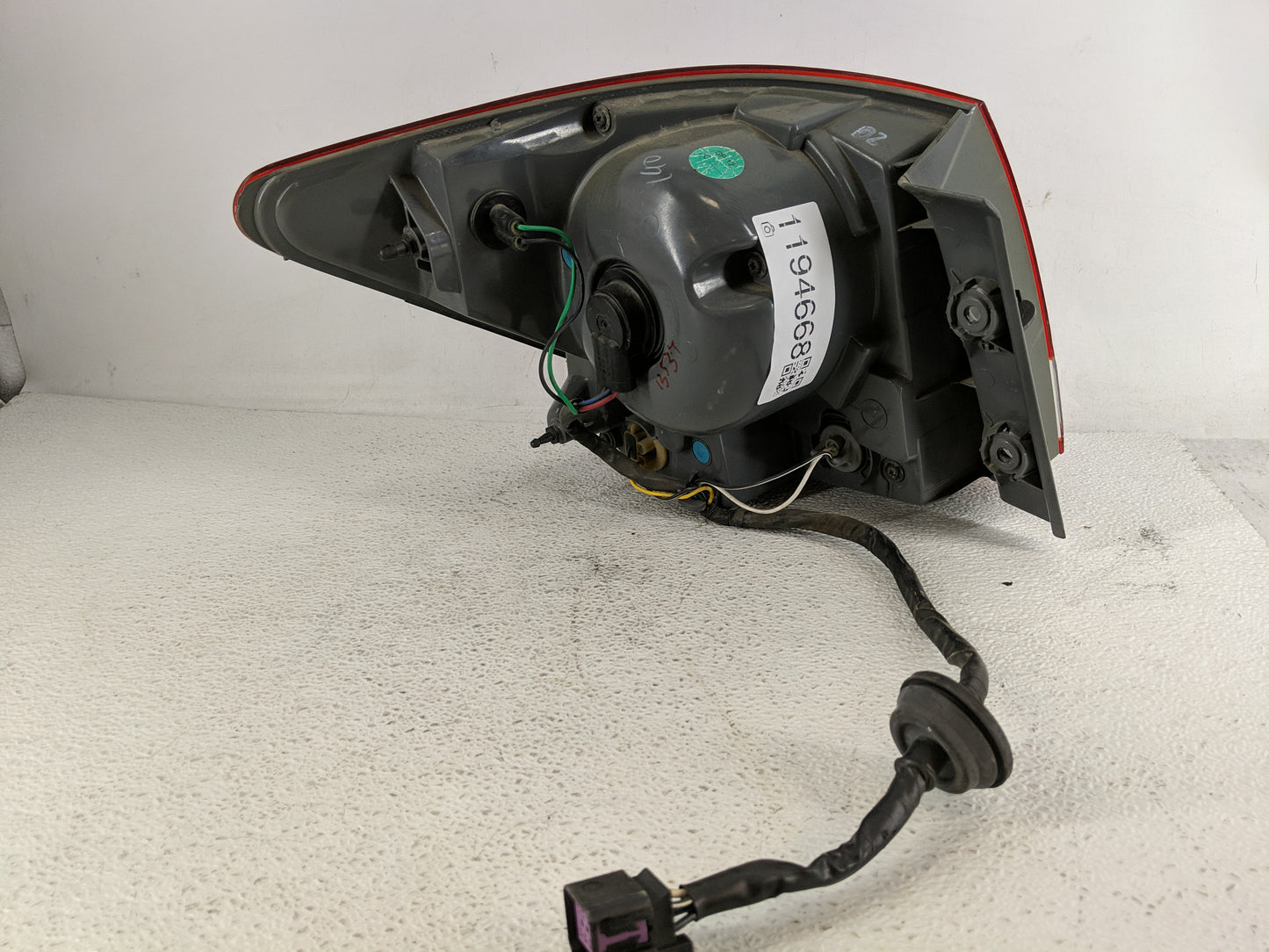 2011-2016 Chevrolet Cruze Tail Light Assembly Passenger Right OEM Fits Fits 2011 2012 2013 2014 2015 2016 OEM Used Auto Part