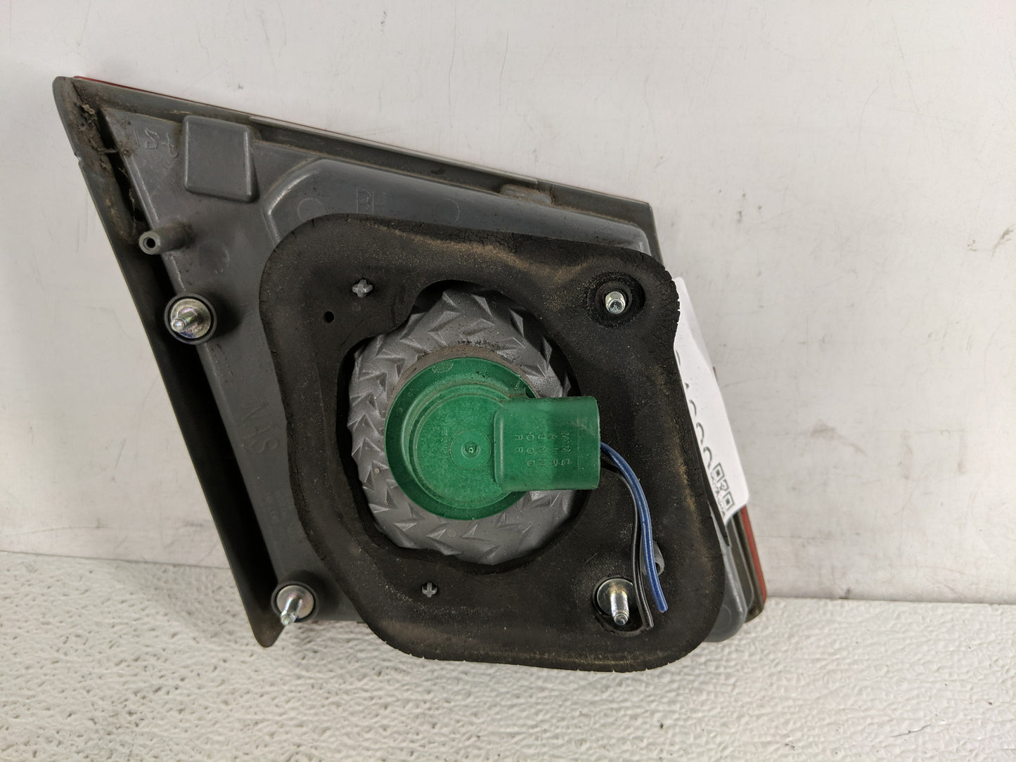 2011-2016 Chevrolet Cruze Tail Light Assembly Passenger Right OEM P/N:3057KLCP Fits Fits 2011 2012 2013 2014 2015 2016 OEM U