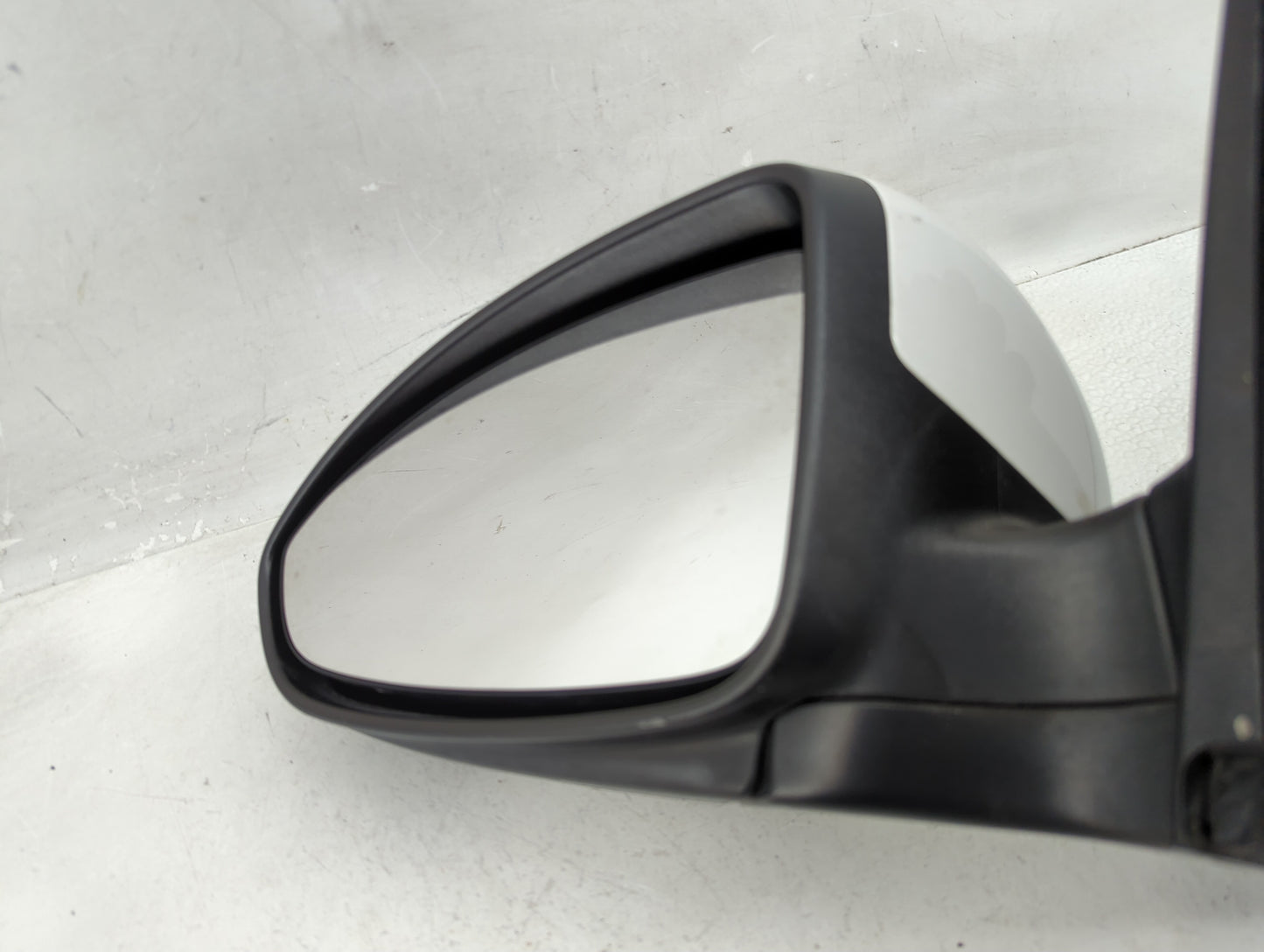 2011-2016 Chevrolet Cruze Side Mirror Replacement Driver Left View Door Mirror P/N:95186734 95186748 Fits OEM Used Auto Part