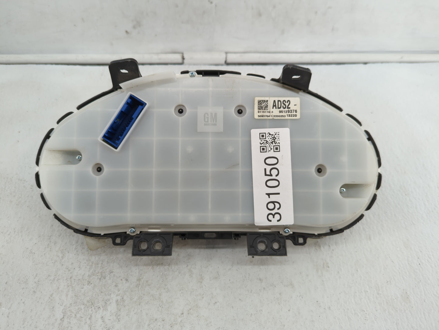 2013-2014 Chevrolet Cruze Instrument Cluster Speedometer Gauges P/N:95129376 Fits Fits 2013 2014 OEM Used Auto Parts - Oemus