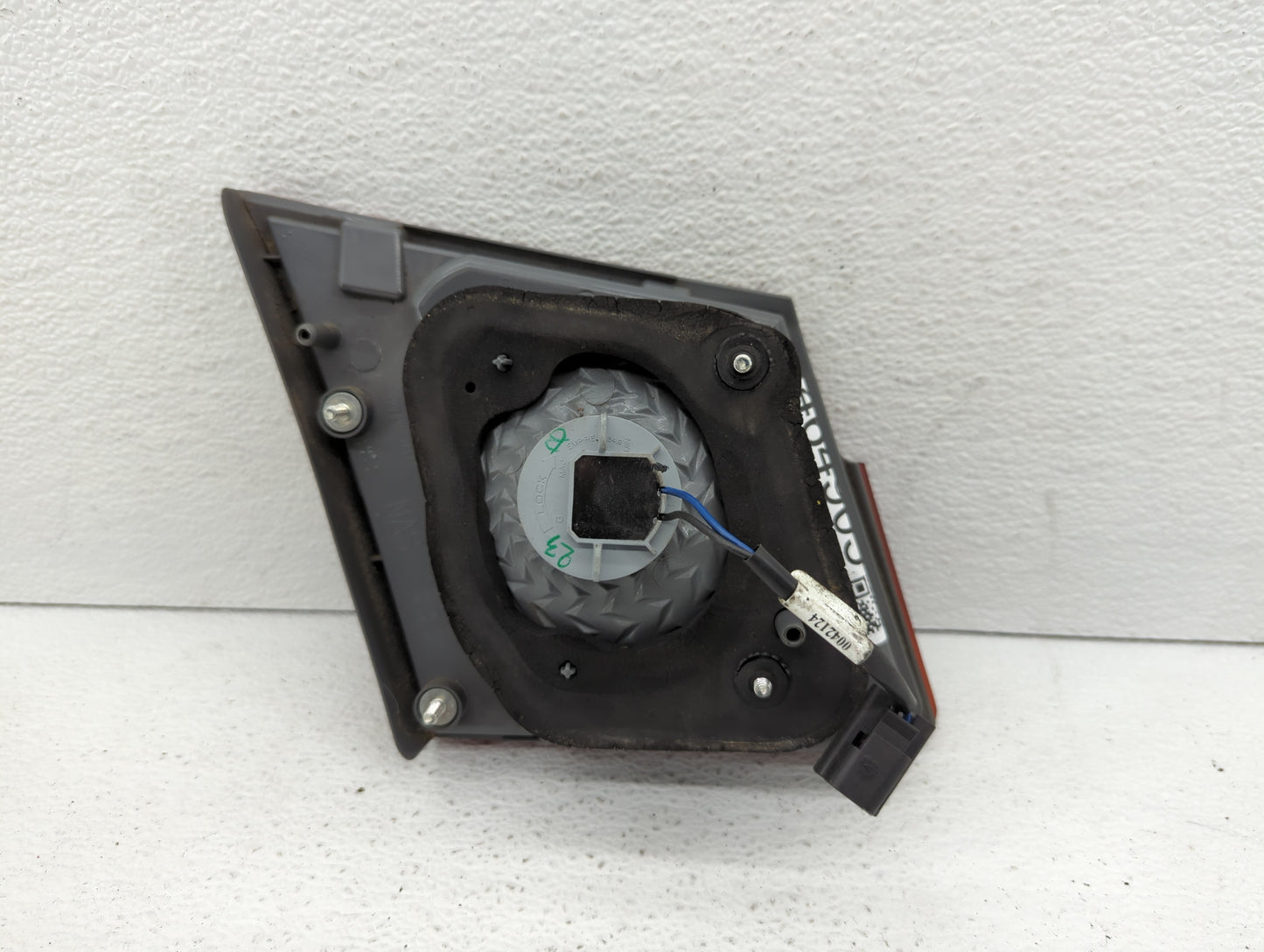 2011-2016 Chevrolet Cruze Tail Light Assembly Passenger Right OEM P/N:2T 11 1P GM Fits Fits 2011 2012 2013 2014 2015 2016 OE