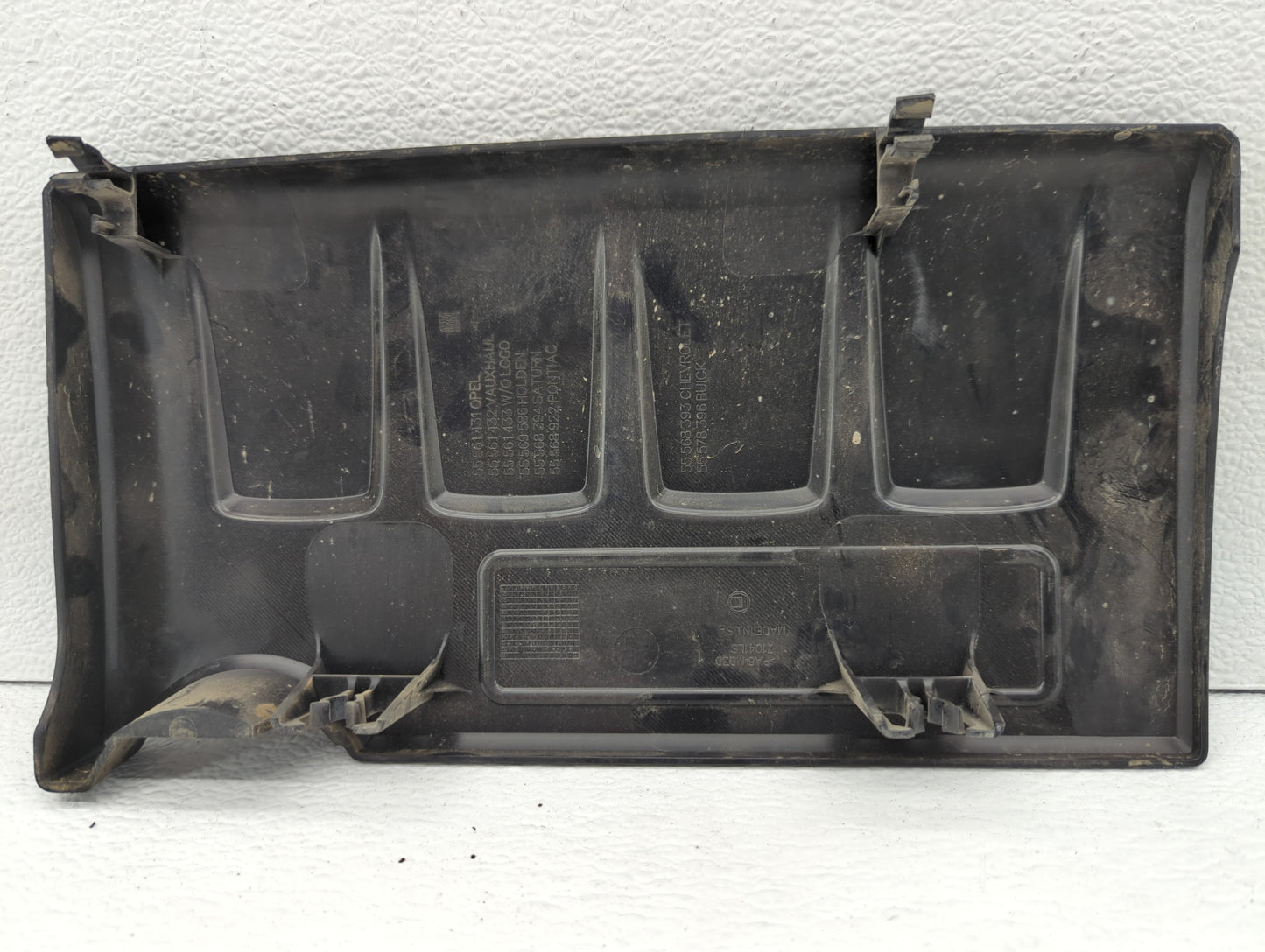 2014 Chevrolet Cruze Engine Cover - Oemusedautoparts1.com