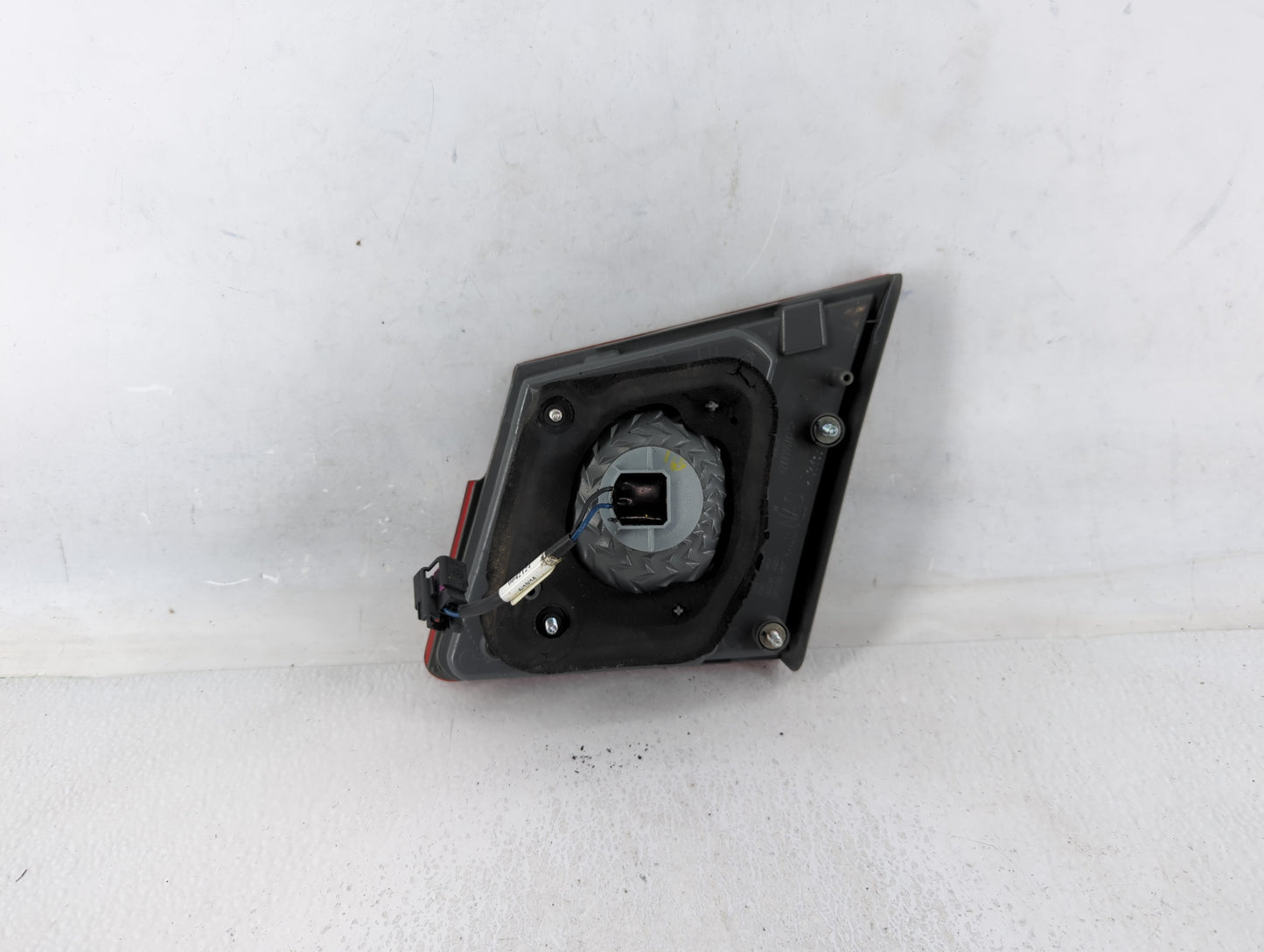 2011-2016 Chevrolet Cruze Tail Light Assembly Passenger Right OEM P/N:2T 11 1P GM 11-6357-00-CA Fits OEM Used Auto Parts - O