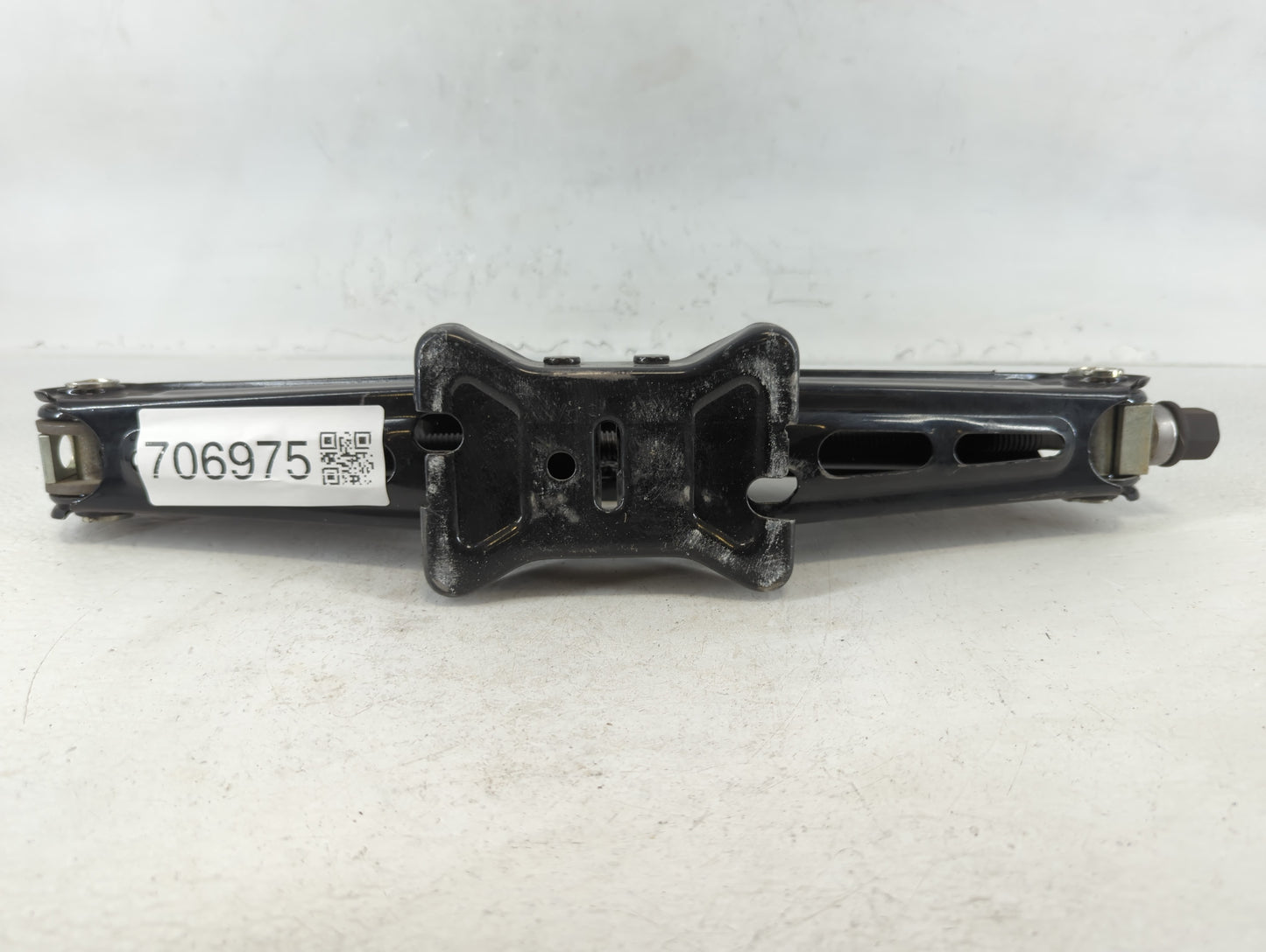 2014 Chevrolet Cruze Spare Scissor Car Jack 706975 - Oemusedautoparts1.com