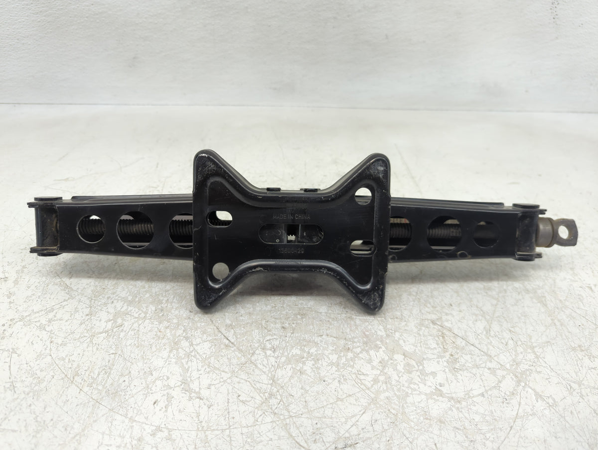 2014 Chevrolet Equinox Spare Scissor Car Jack 1157465 - Oemusedautoparts1.com