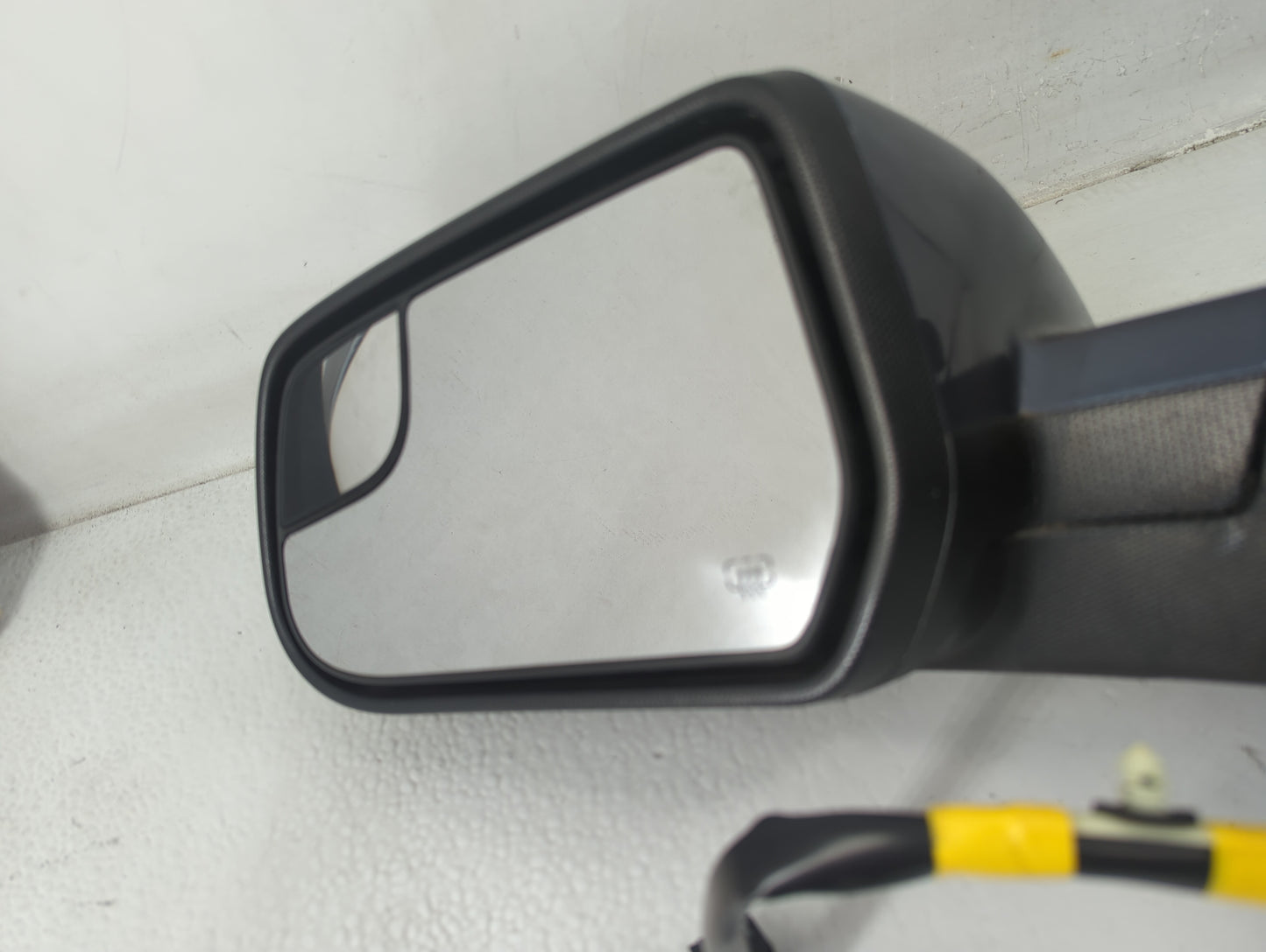 2011-2014 Chevrolet Equinox Driver Side View Mirror - Left Door Mirror OEM Used - Oemusedautoparts1.com