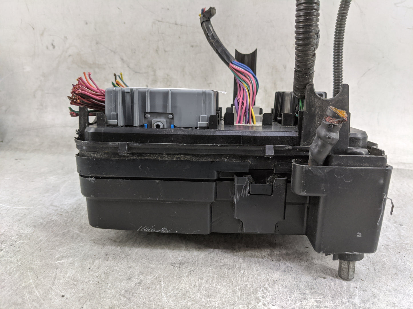 2013-2016 Chevrolet Equinox Fusebox Fuse Box Panel Relay Module P/N:22929763 Fits Fits 2013 2014 2015 2016 OEM Used Auto Par