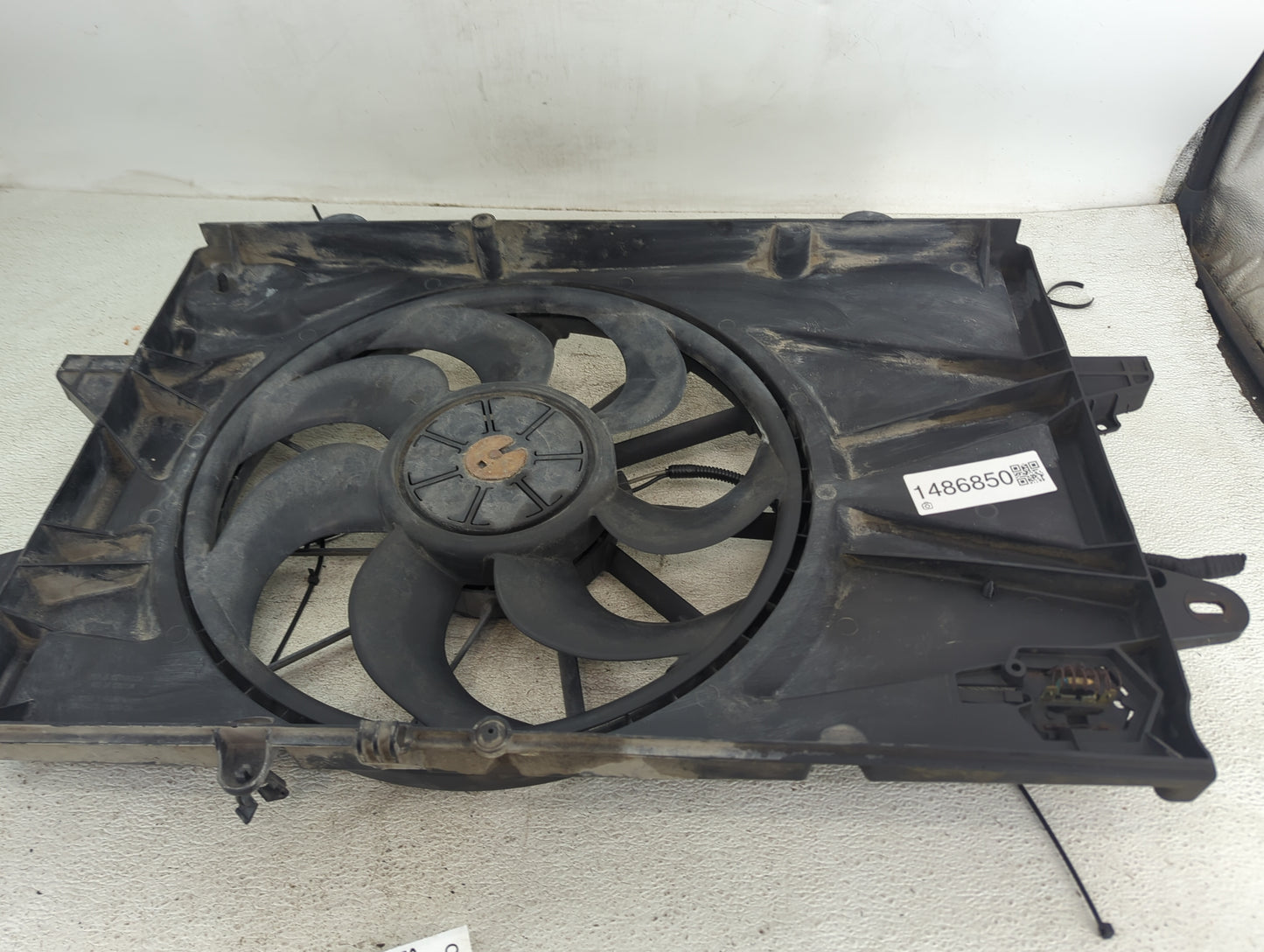 2010-2017 Chevrolet Equinox Electric Radiator Cooling Fan Motor Assembly P/N:22980440 121113-01-05B0 Fits OEM Used Auto Part