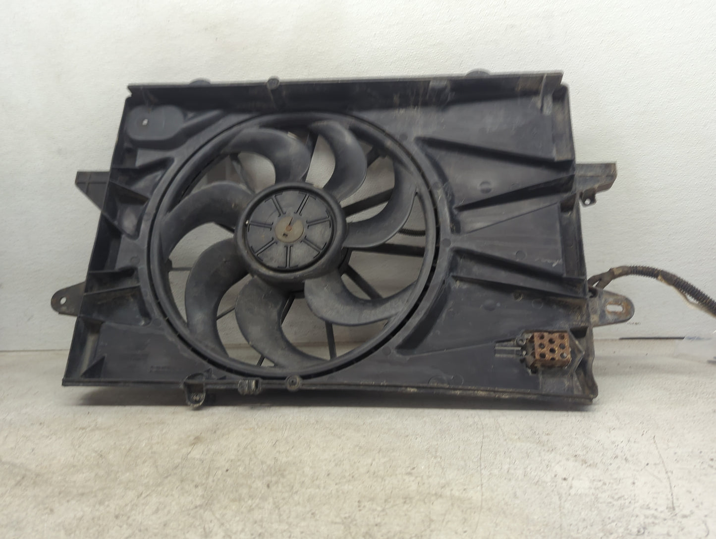 2010-2017 Chevrolet Equinox Electric Radiator Cooling Fan Motor Assembly P/N:15827001 22980448 Fits OEM Used Auto Parts - Oe