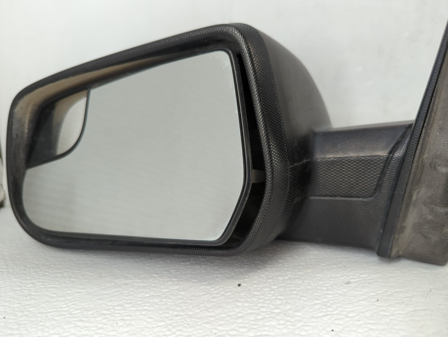 2012-2014 Chevrolet Equinox Driver Side View Mirror - Left Door Mirror OEM Used - Oemusedautoparts1.com
