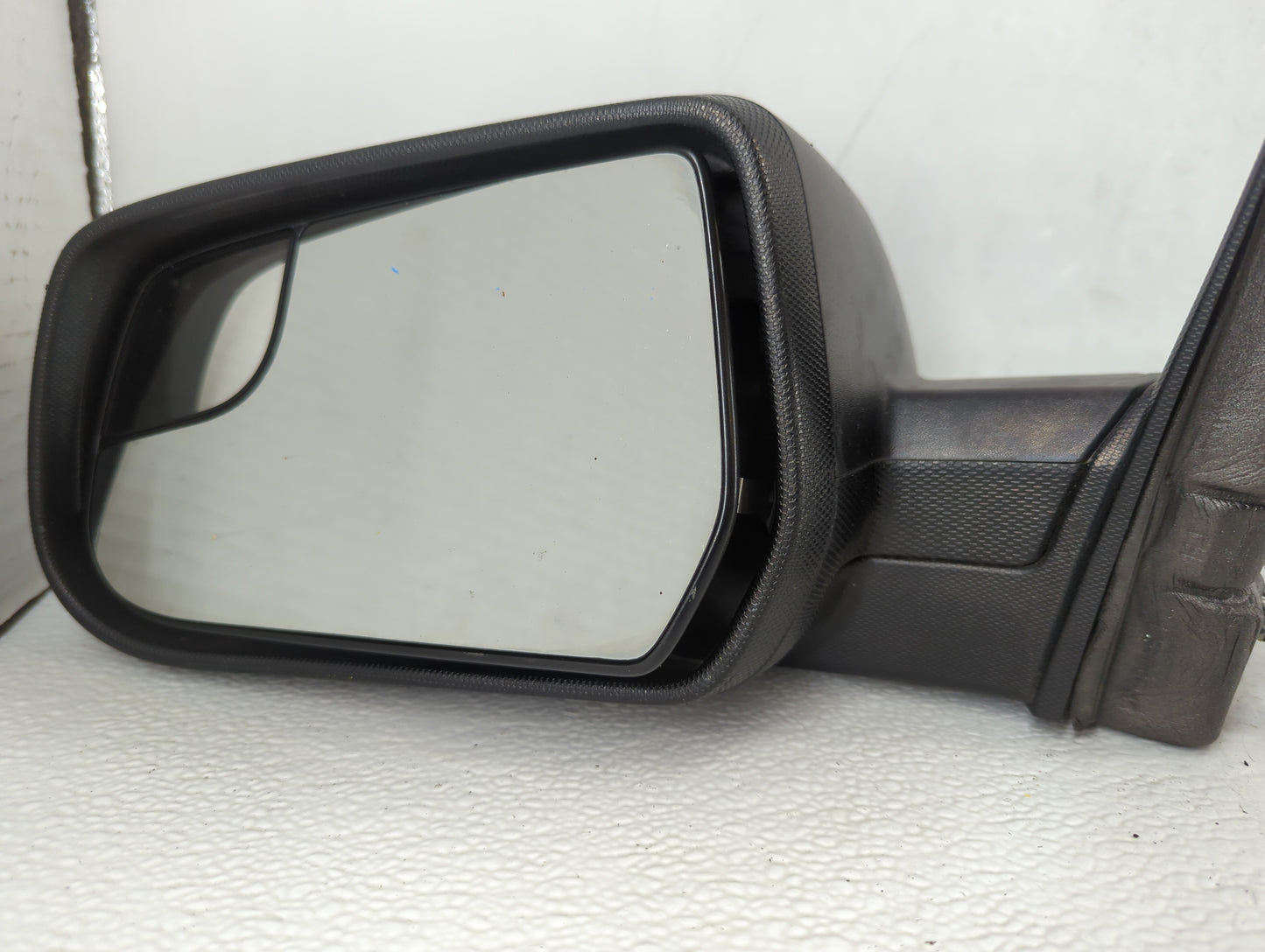 2012-2014 Chevrolet Equinox Driver Side View Mirror - Left Door Mirror OEM Used - Oemusedautoparts1.com