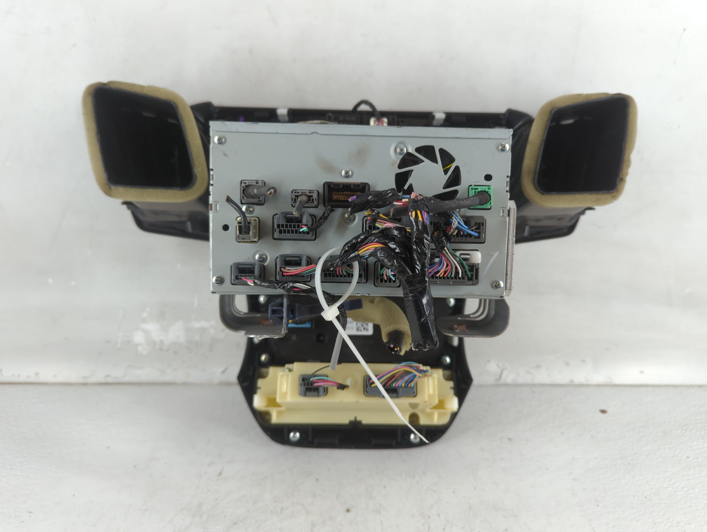 2014 Chevrolet Equinox Radio AM FM Cd Player Receiver Replacement P/N:39540-TX4-A220-M1 Fits OEM Used Auto Parts - Oemusedau