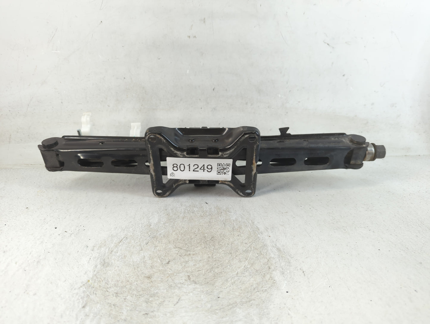 2014 Chevrolet Equinox Spare Scissor Car Jack 801249 - Oemusedautoparts1.com
