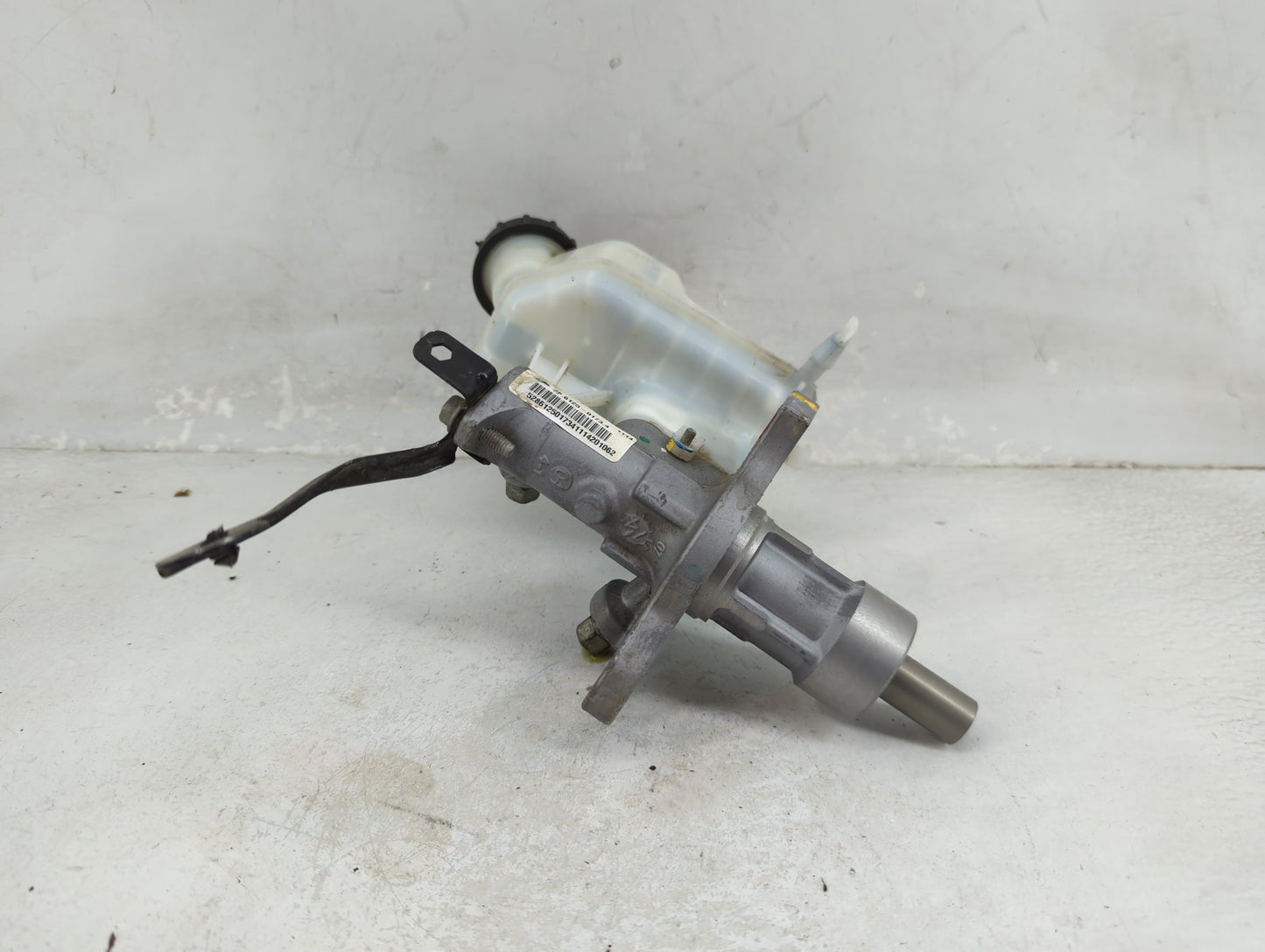 2013-2016 Chevrolet Malibu Brake Master Cylinder 1258621 - Oemusedautoparts1.com