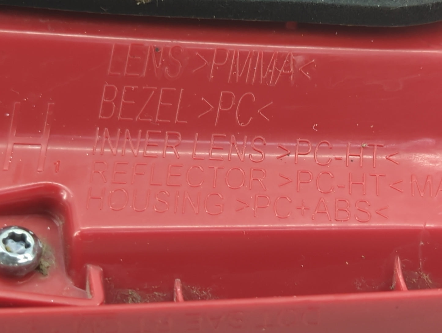 2013-2016 Chevrolet Malibu Driver Left Side Deck Lid Mounted Tail Light 1258656 - Oemusedautoparts1.com