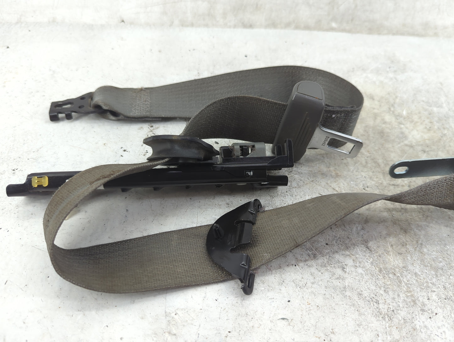2014-2016 Chevrolet Malibu Passenger Front Seatbelt Retractor Grey - Oemusedautoparts1.com