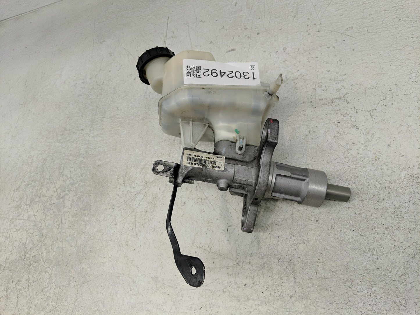 2013-2016 Chevrolet Malibu Brake Master Cylinder 1302492 - Oemusedautoparts1.com