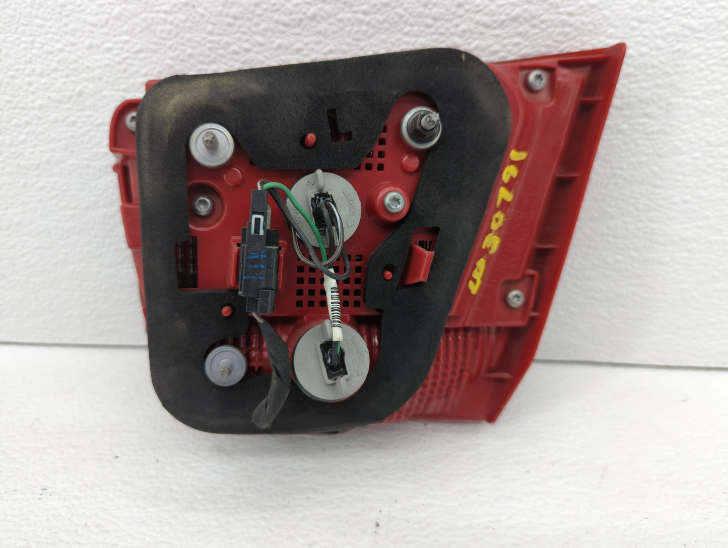 2013-2016 Chevrolet Malibu Tail Light Assembly Driver Left OEM P/N:22871115 22907311 Fits Fits 2013 2014 2015 2016 OEM Used