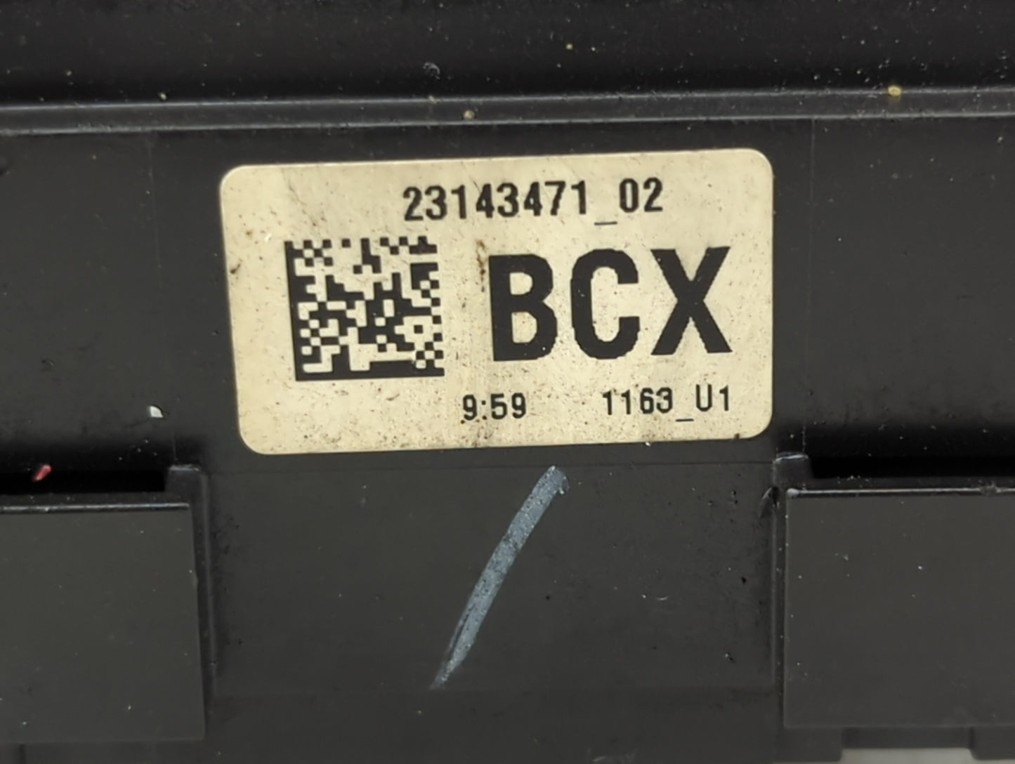 2016-2017 Chevrolet Silverado 1500 Fusebox Fuse Box Panel Relay Module P/N:23143471 02 Fits Fits 2016 2017 OEM Used Auto Par