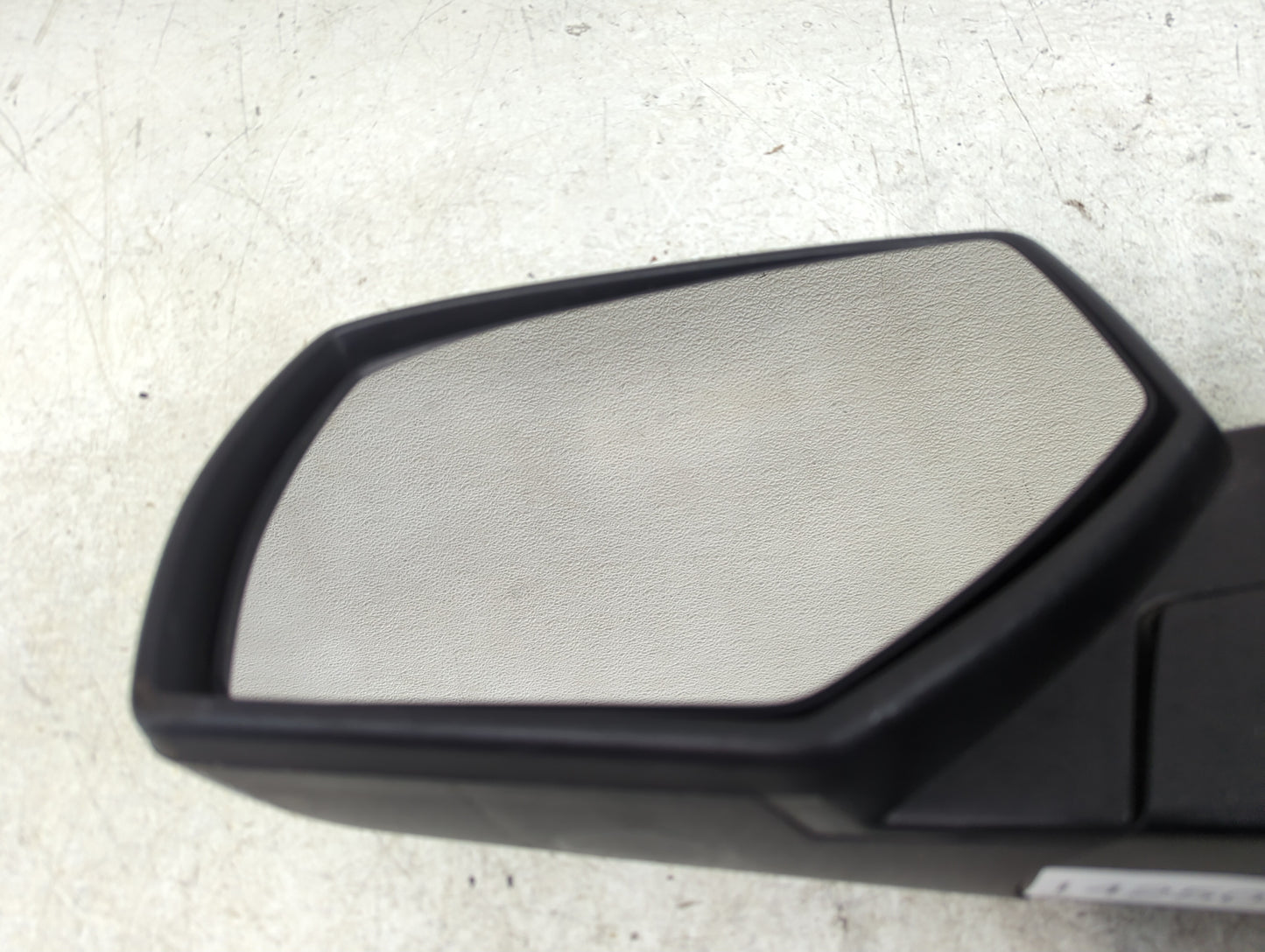 2014-2019 Chevrolet Silverado 1500 Driver Side View Mirror - Left Door Mirror OEM Used - Oemusedautoparts1.com