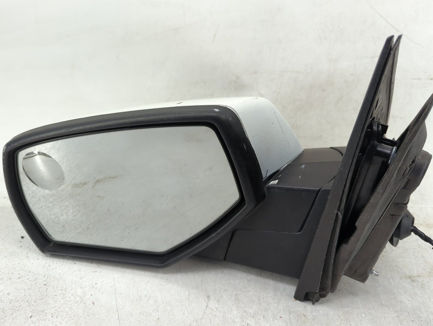 2014-2019 Chevrolet Silverado 1500 Driver Side View Mirror - Left Door Mirror OEM Used - Oemusedautoparts1.com