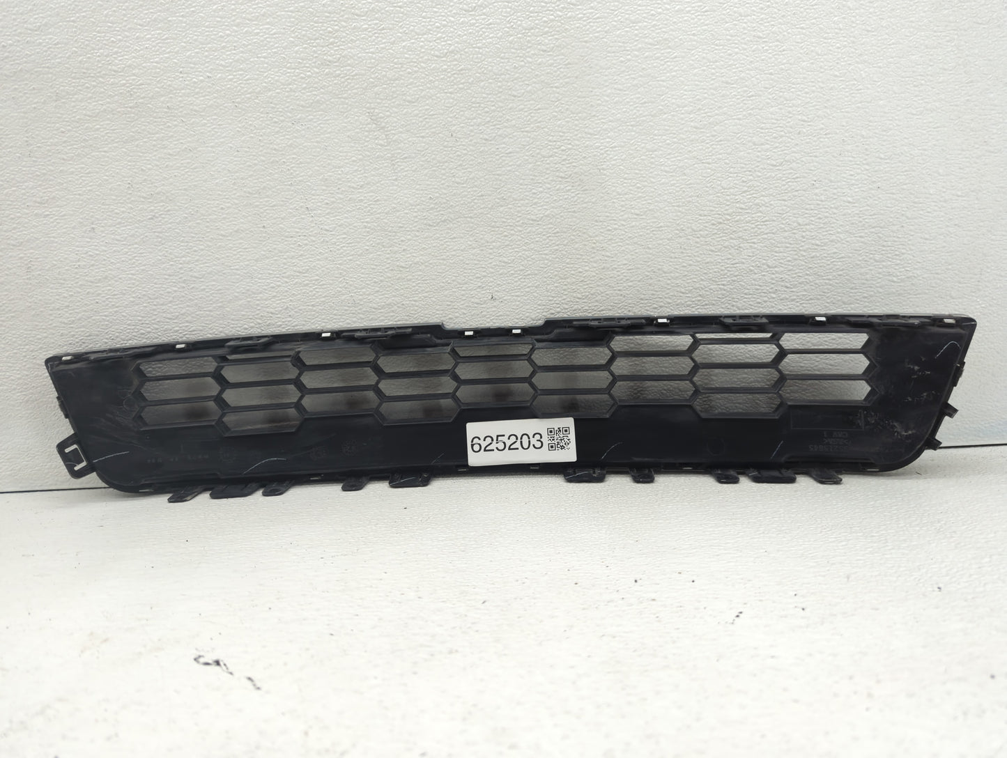 2012-2016 Chevrolet Sonic Front Grille Bumper Not Included - Oemusedautoparts1.com