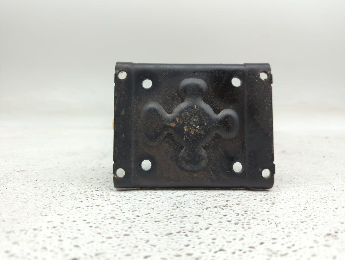 2014 Chevrolet Tahoe Spare Scissor Car Jack 1415646 - Oemusedautoparts1.com