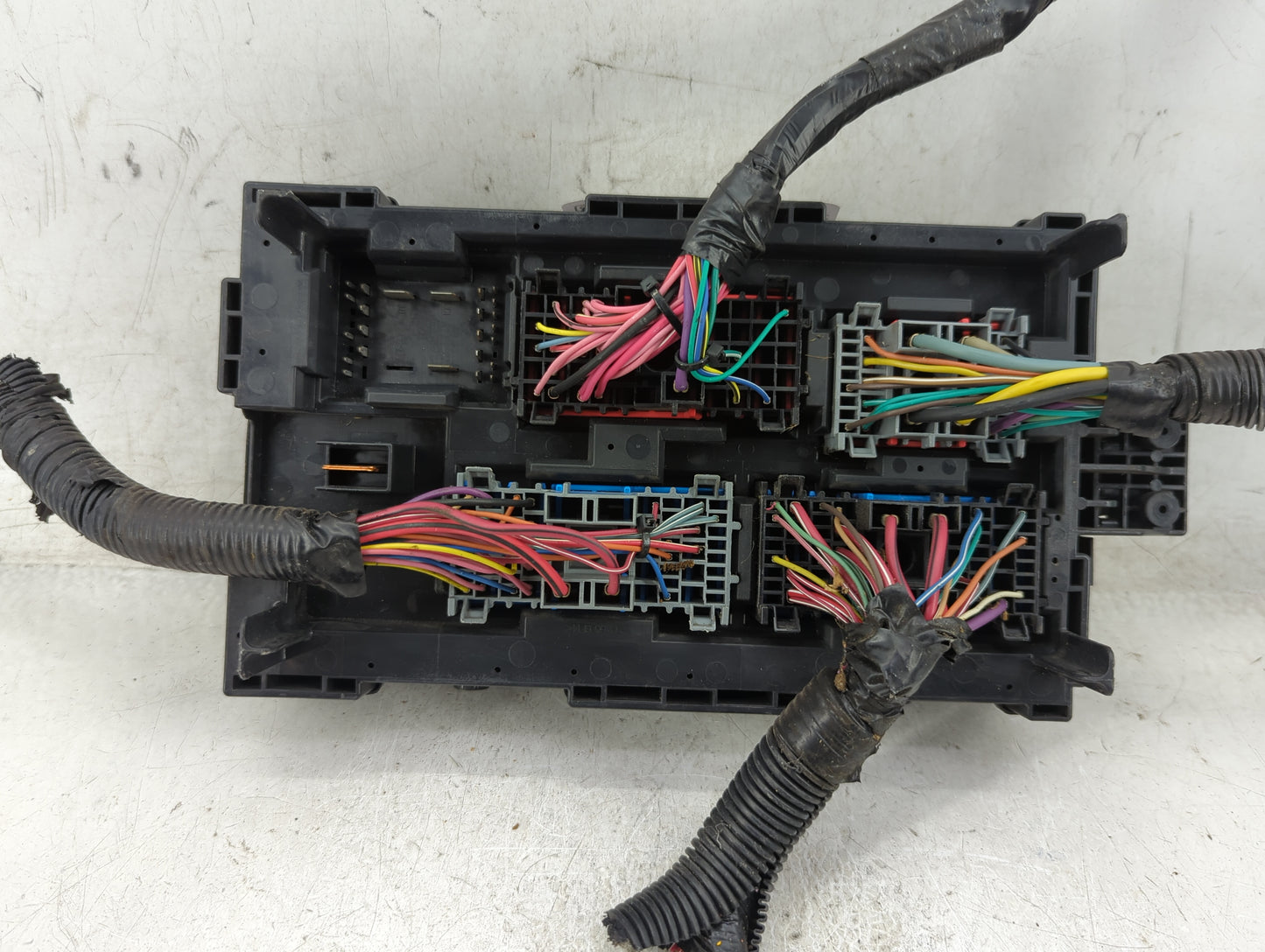 2010-2014 Chevrolet Tahoe Fusebox Fuse Box Panel Relay Module P/N:22798217 N1 Fits Fits 2010 2011 2012 2013 2014 OEM Used Au