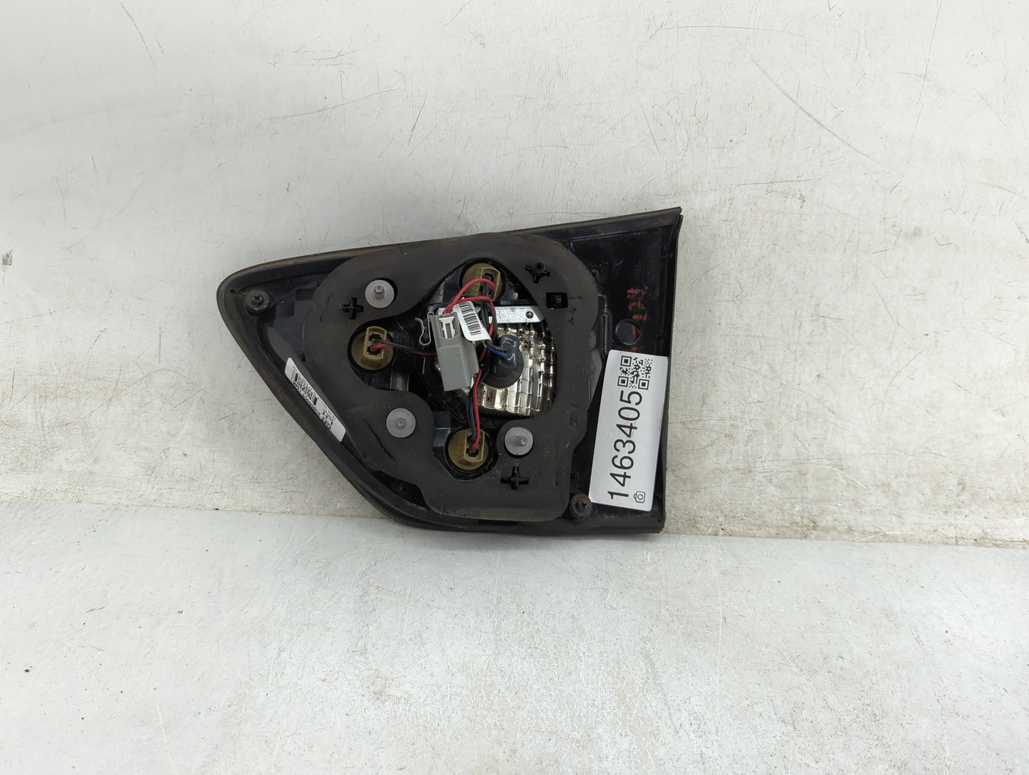 2013 Chevrolet Traverse Driver Left Side Deck Lid Mounted Tail Light 1463405 - Oemusedautoparts1.com