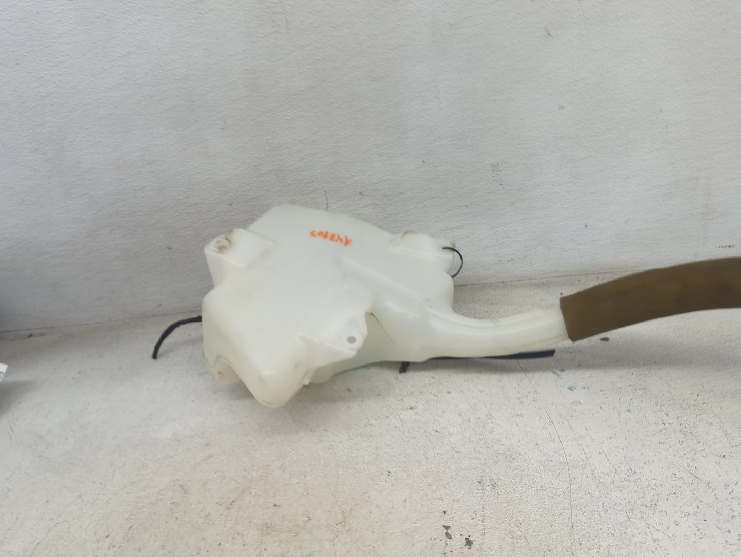 Chevrolet Traverse Windshield Washer Fluid Reservoir Bottle Oem 1474145 - Oemusedautoparts1.com
