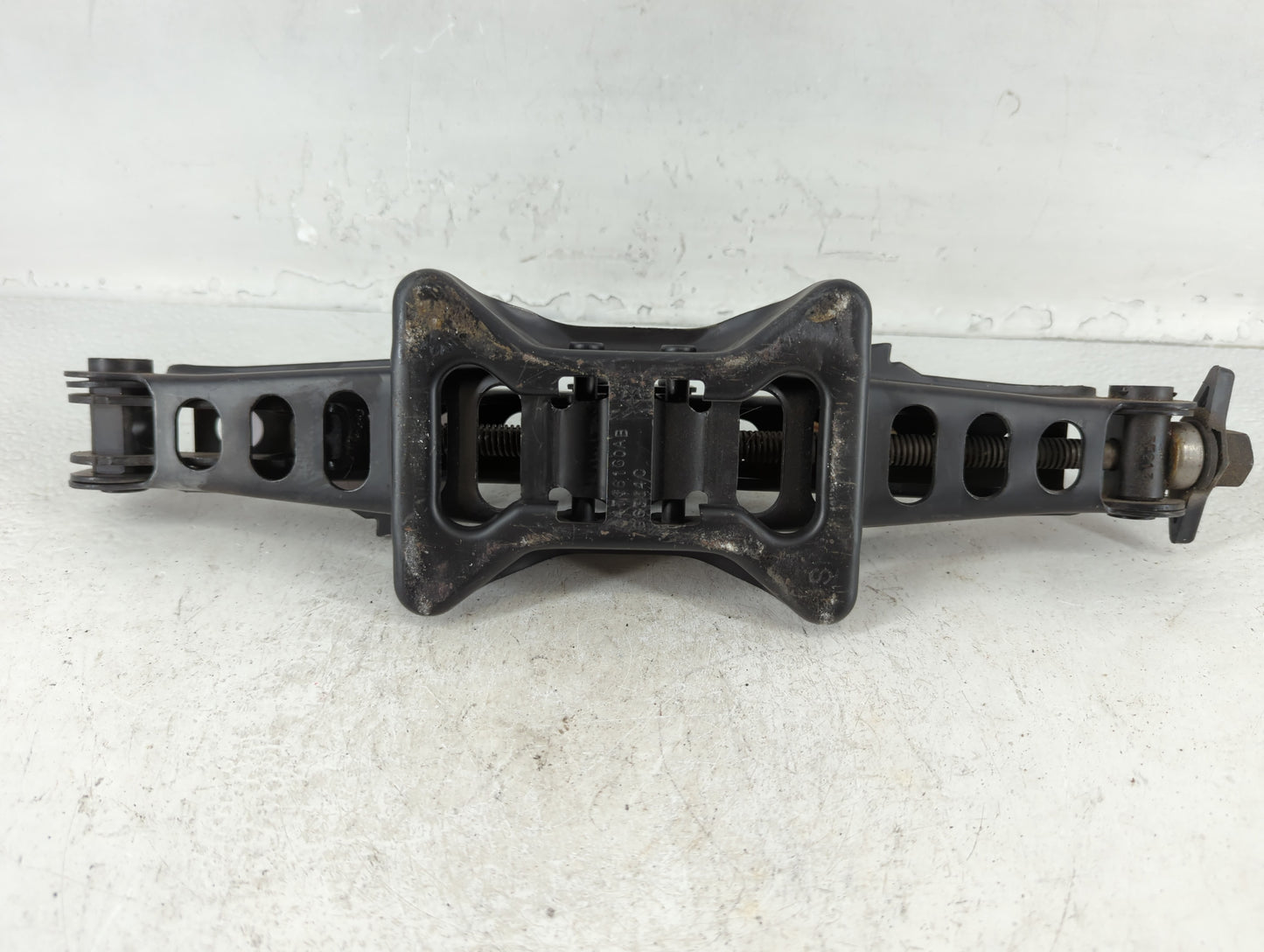 2014 Chrysler 200 Spare Scissor Car Jack - Oemusedautoparts1.com