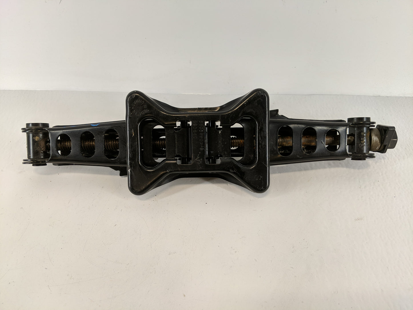 2014 Chrysler 300 Spare Scissor Car Jack - Oemusedautoparts1.com