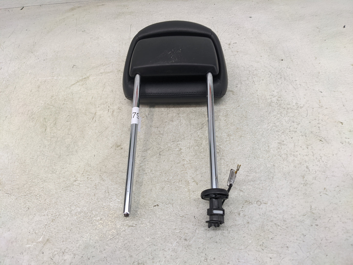 2014 Chrysler Town and Country Headrest Head Rest Rear Seat Fits OEM Used Auto Parts - Oemusedautoparts1.com