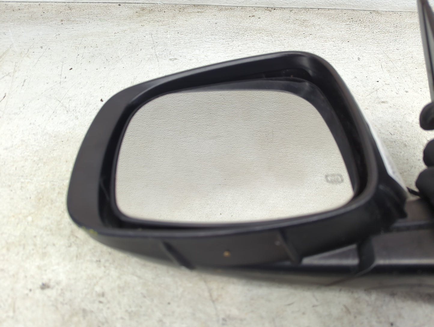 2014 Chrysler Town and Country Driver Side View Mirror - Left Door Mirror OEM Used - Oemusedautoparts1.com
