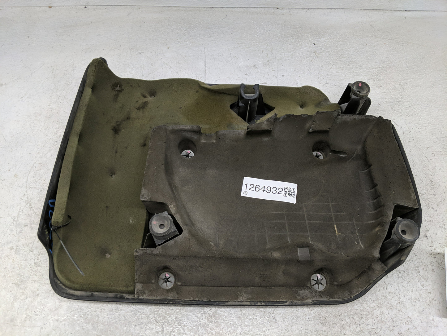 2014 Chrysler Town & Country Engine Cover 1264932 - Oemusedautoparts1.com