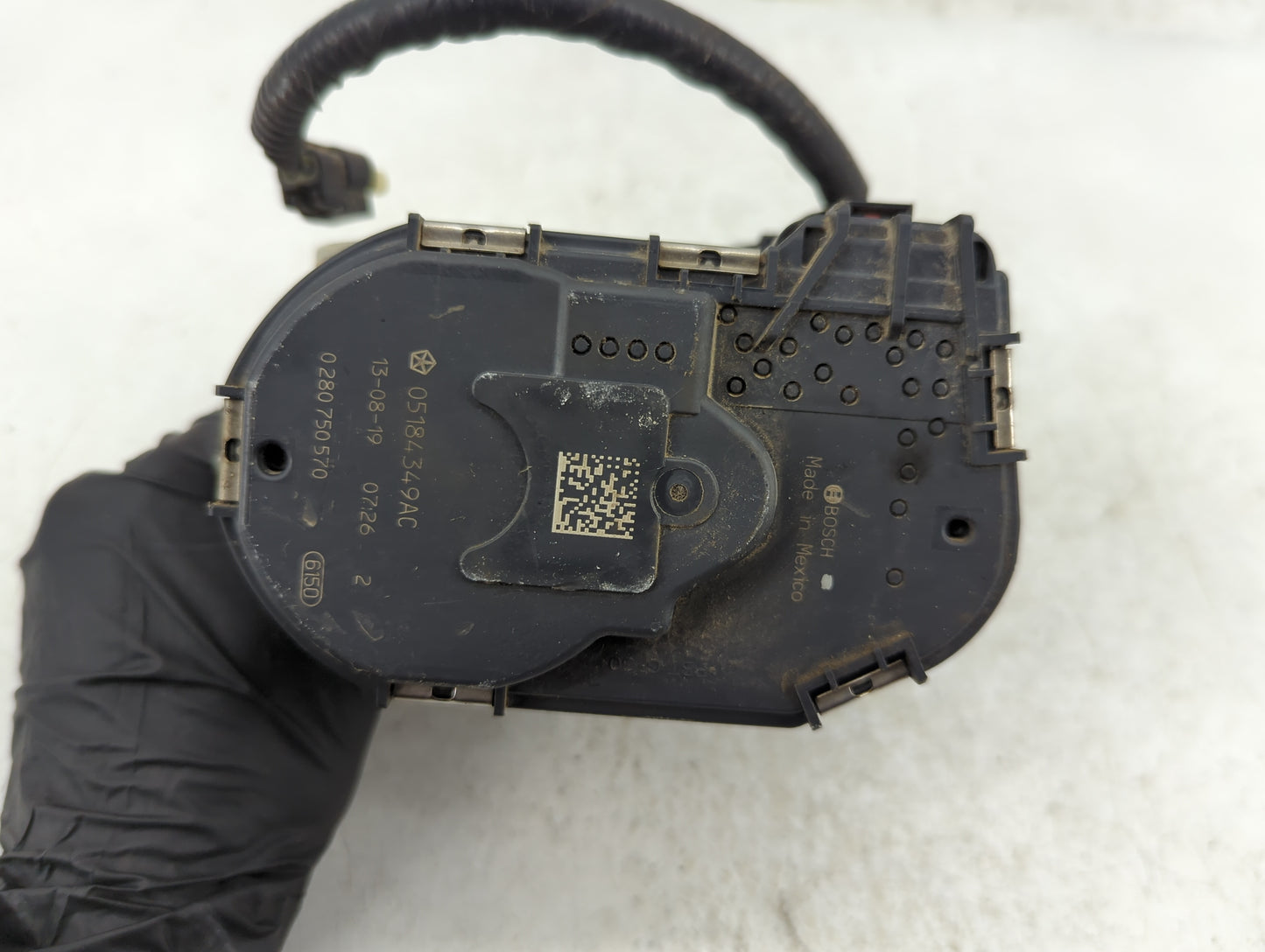 2011-2016 Chrysler Town & Country Throttle Body P/N:05184349AC 0 280 750 570 Fits OEM Used Auto Parts - Oemusedautoparts1.co