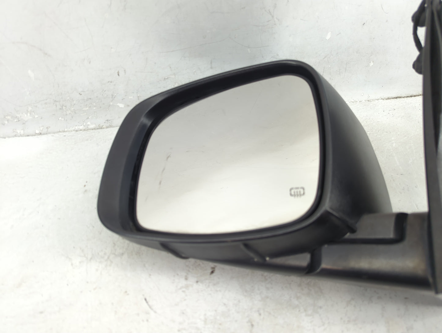 2011-2016 Chrysler Town & Country Driver Side View Mirror - Left Door Mirror OEM Used - Oemusedautoparts1.com