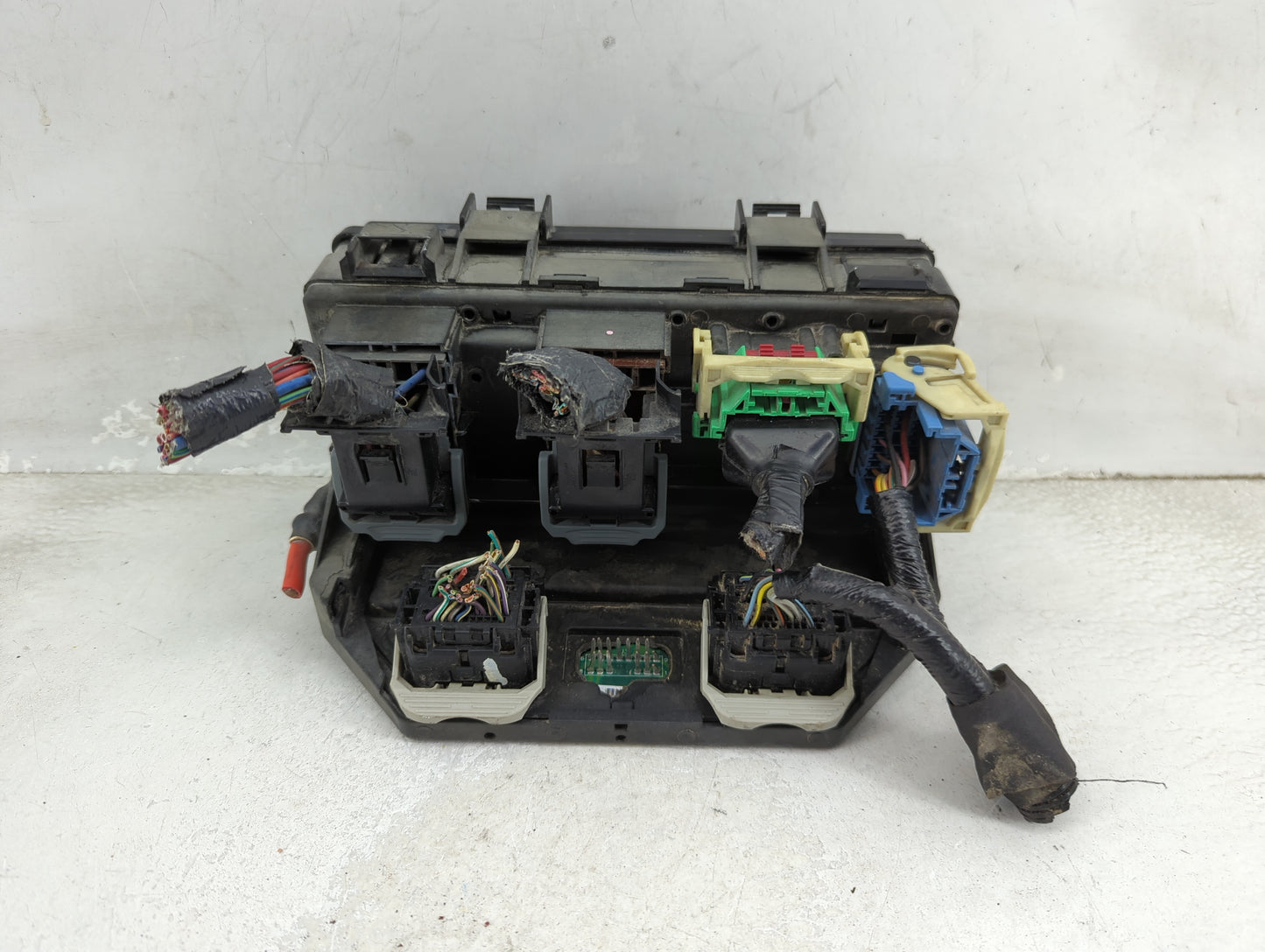 2014-2014 Chrysler Town & Country Fusebox Fuse Box Relay Module Tipm 1460615 - Oemusedautoparts1.com