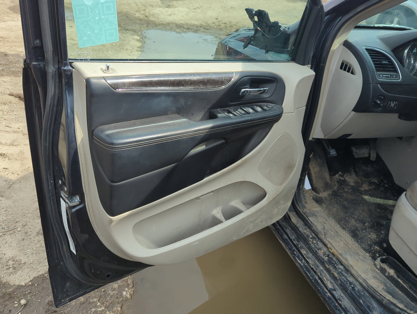 2014 Chrysler Town & Country Front Left Driver Interior Door Panel Trim 5011610 - Oemusedautoparts1.com