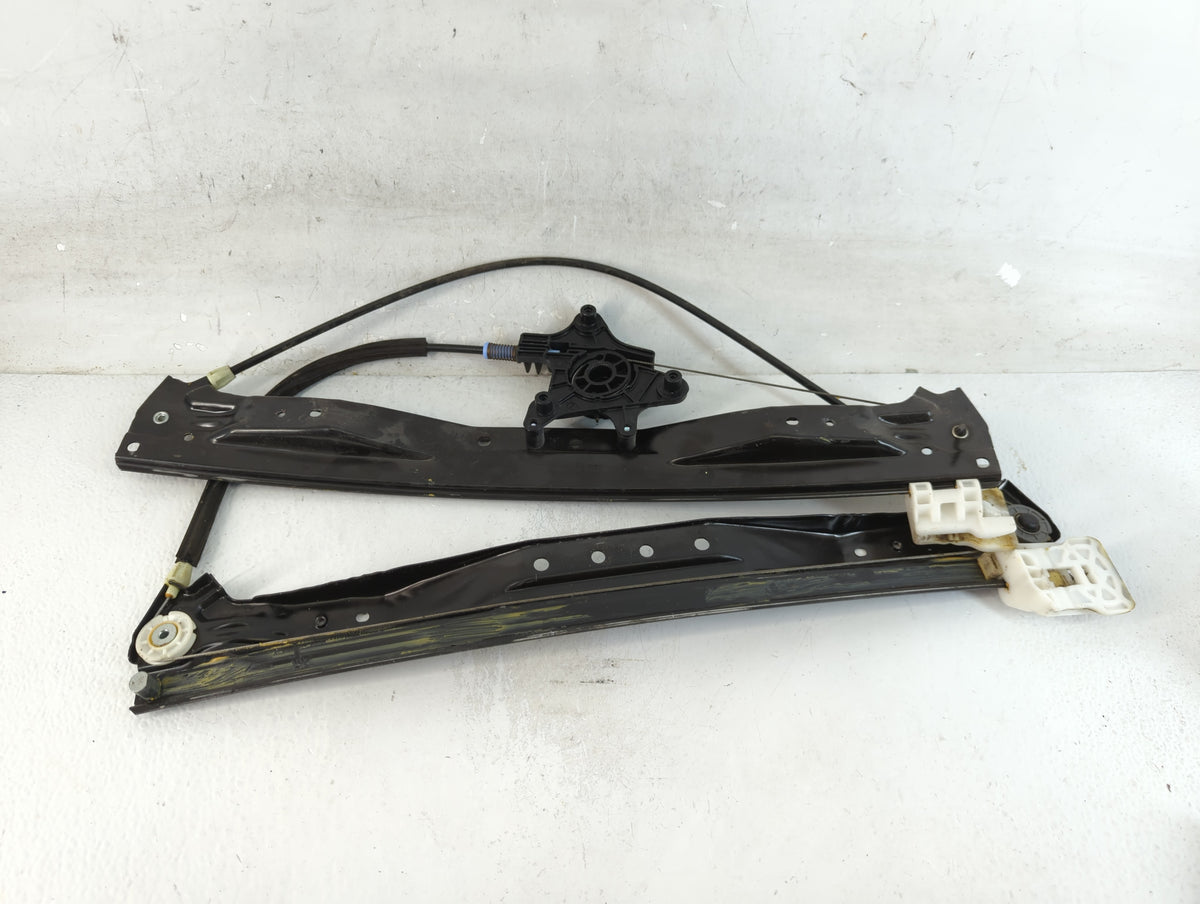 2008-2016 Chrysler Town & Country Used Window Regulator Passenger Front 938458 - Oemusedautoparts1.com