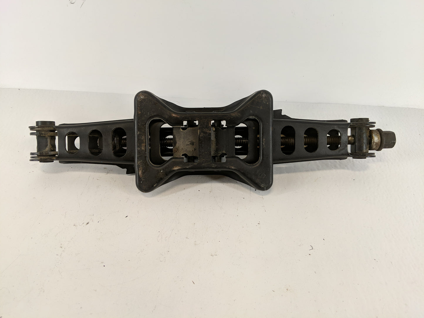 2014 Dodge Avenger Spare Scissor Car Jack - Oemusedautoparts1.com
