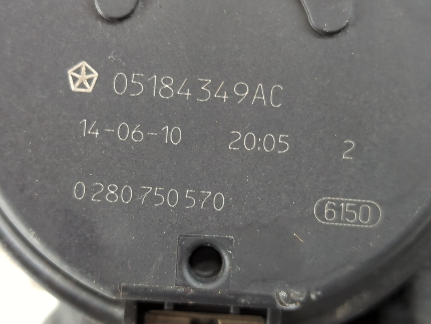 2014 Dodge Caravan Throttle Body P/N:05184349AC Fits Fits 2011 2012 2013 2015 2016 2017 2018 2019 2020 2021 2022 OEM Used Au