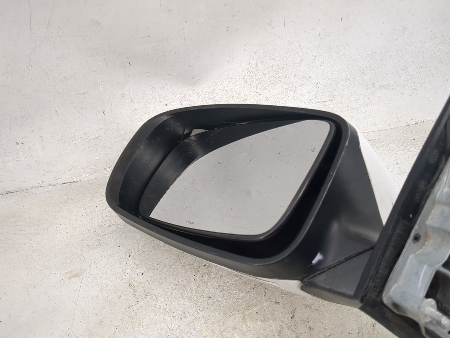2011-2014 Dodge Charger Driver Side View Mirror - Left Door Mirror OEM Used - Oemusedautoparts1.com