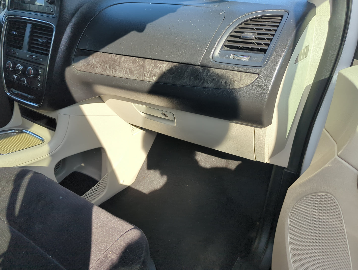 2014 Dodge Grand Caravan Passenger Glove Box Door Storage Compartment - Oemusedautoparts1.com