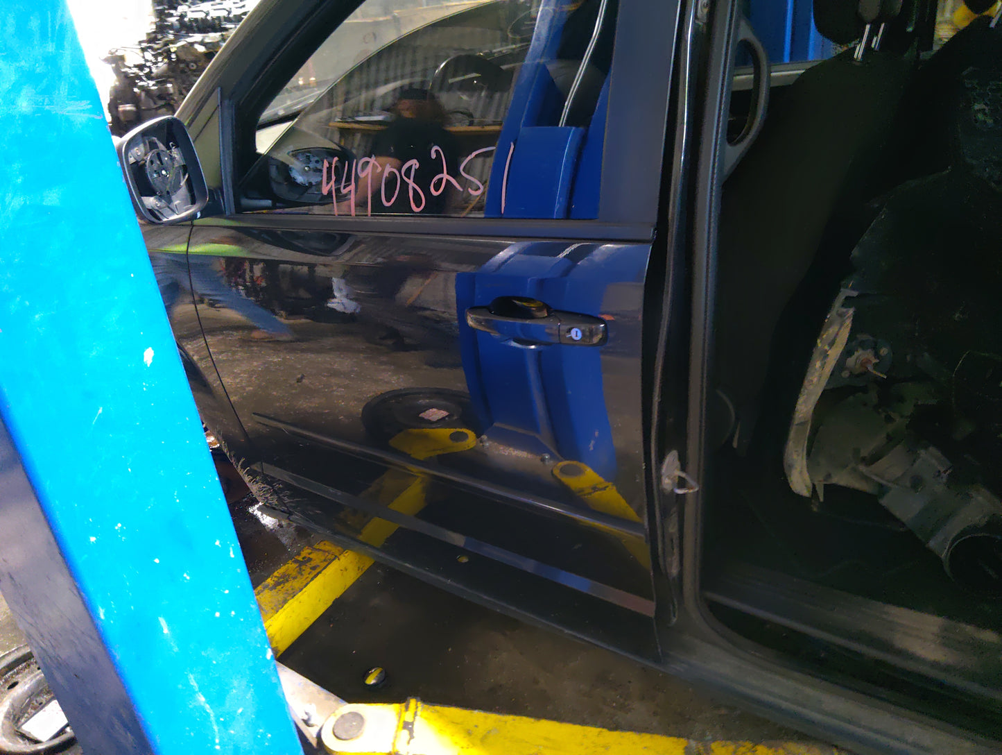 2014 Dodge Grand Caravan Driver Front Door Oem - Oemusedautoparts1.com